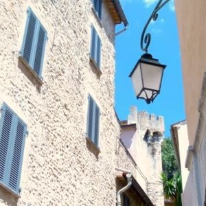 haut-de-cagnes-blue-shutter