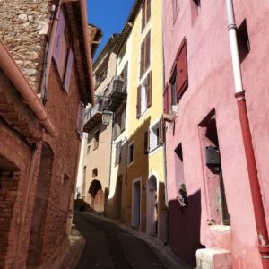 haut-de-cagnes-coloured-streets